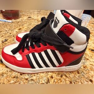 High top boys Basketball shoes